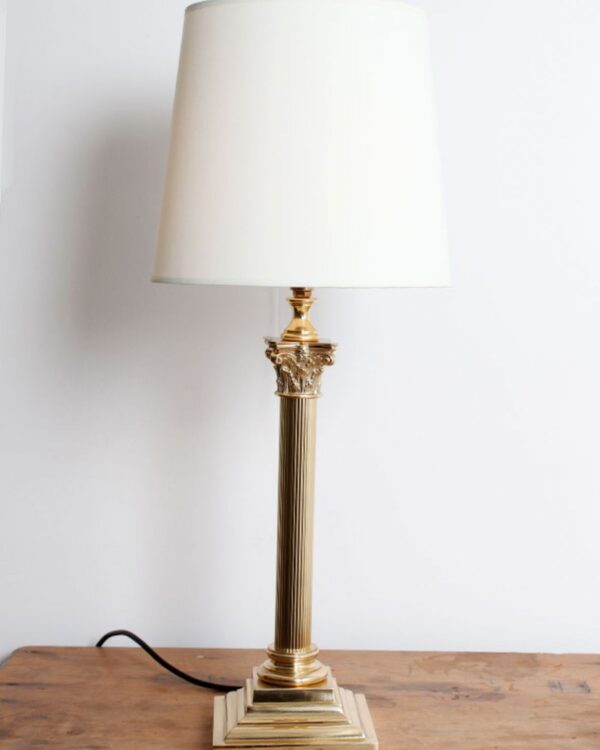Decorative brass table lamp with cream shade - 032062