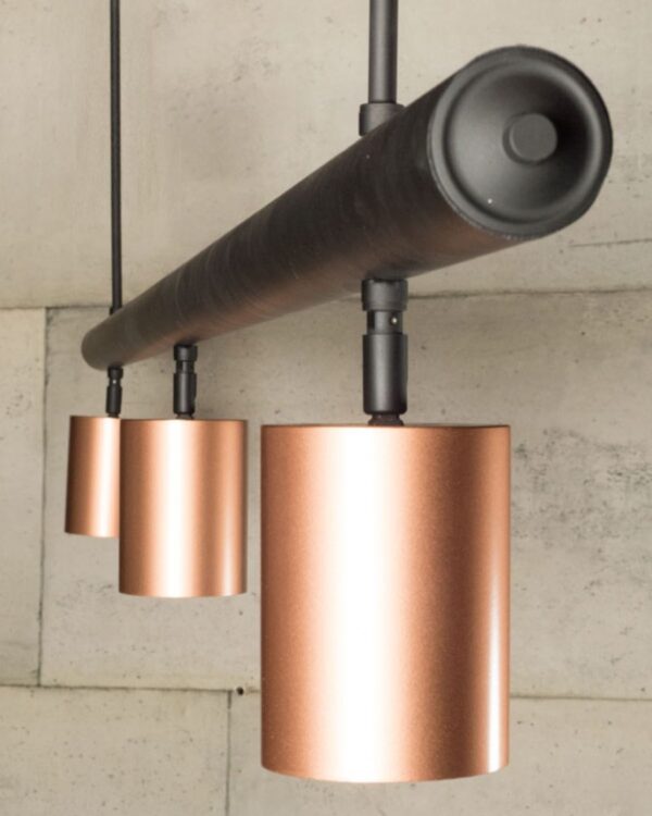 Copper spotlights hung from a matt black bar - 043874
