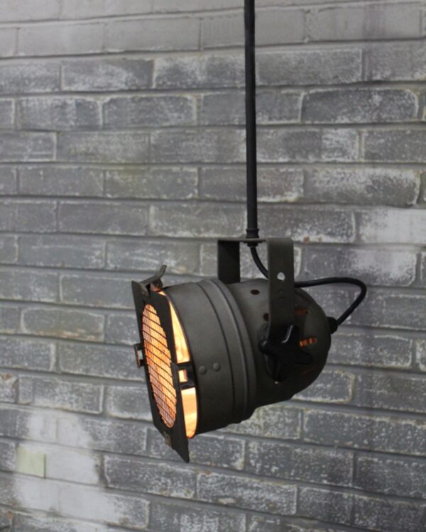 Distressed industrial spot light with suspended ceiling rod - 044669