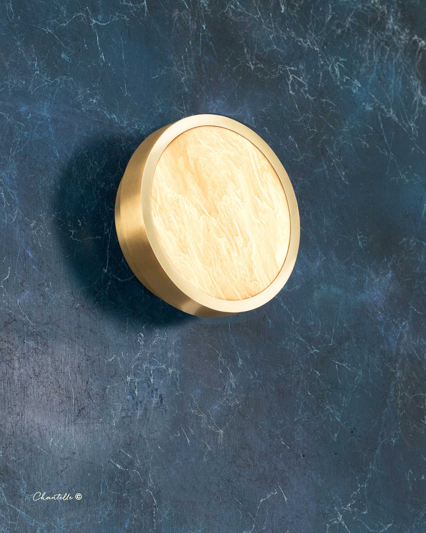 Brushed Brass Wall Light with Alabaster Effect - 078785